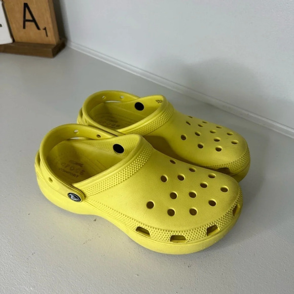 CROCS Yellow Wedge Iconic Comfort Women’s - Size 9 - Picture 3 of 9